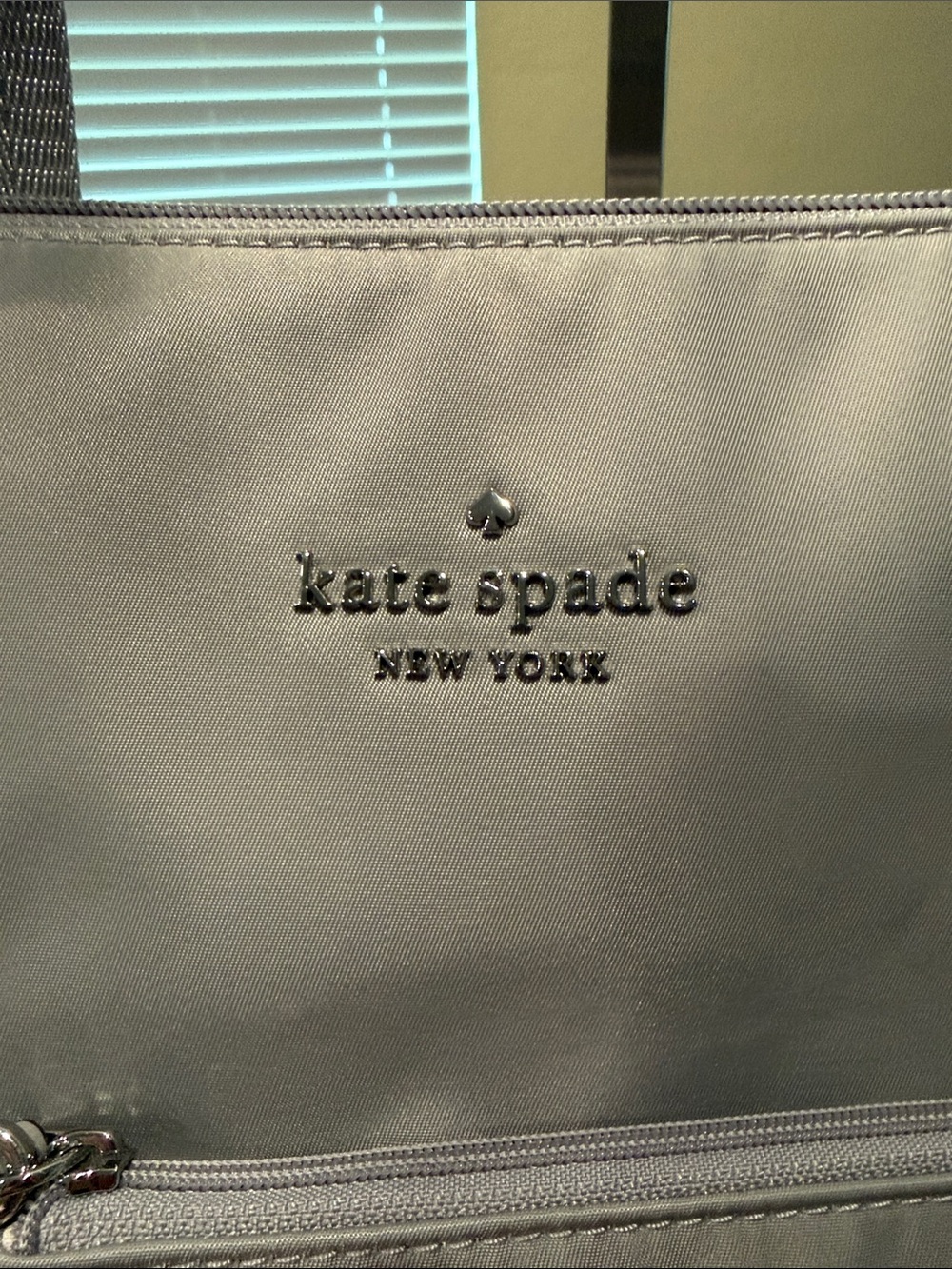 kate spade Gray Tote with Matching Large Wristlet/Pouch EUC - Picture 2 of 7